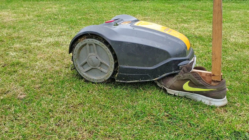 Schoentest van een robotmaaier